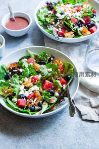 虾仁西瓜沙拉配羊乳酪：夏日清爽双人份轻食套餐