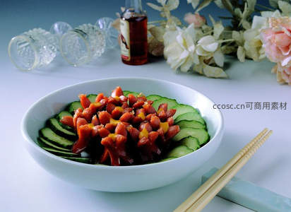 黄瓜围边火腿丁凉拌菜，清爽开胃家常小碟