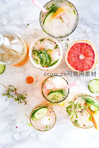 俯拍多款创意气泡饮，葡萄柚黄瓜青柠点缀冰爽盛宴