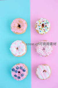 蓝粉双色背景六款创意甜甜圈平铺，色彩对比鲜明设计感十足