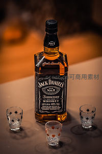 杰克丹尼田纳西威士忌与扑克图案酒杯组合