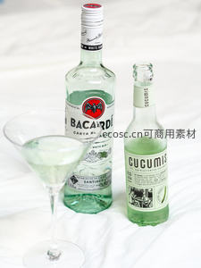百加得白朗姆与黄瓜利口酒搭配青柠马提尼，清新调酒组合