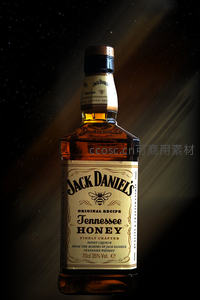 杰克丹尼蜂蜜威士忌瓶身特写，星芒光效衬托经典酒标质感