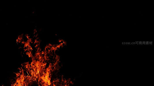夜幕下炽热火焰腾空而起，橙红火舌舞动如龙