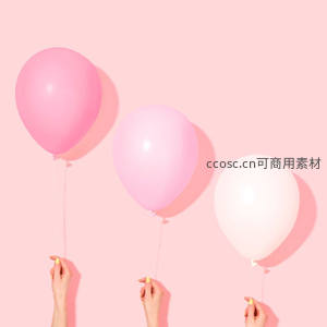 三只手握粉白气球于柔粉背景前，简约时尚生活美学构图