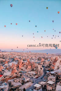 千只热气球升空点亮卡帕多奇亚晨曦天空