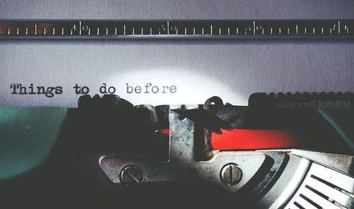 打字机纸页上的箴言：Things to do before，机械与灵感的交汇瞬间